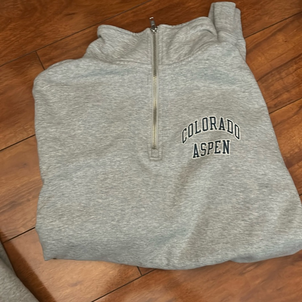 BRANDY MELVILLE oversized quarter zip sweater